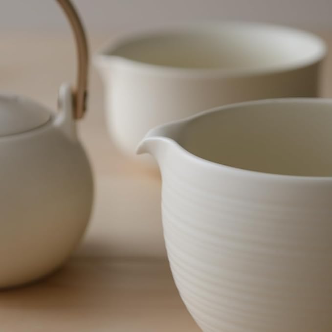 WENSHUO Matcha Whisk Set, Ceramic Matcha Bowl & Whisk Holder, Bamboo Accessory, Modern Design (Matte Crème, Pouring Spout)