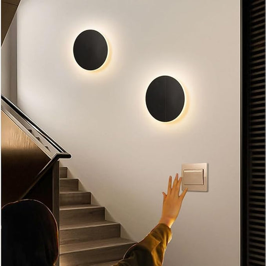 Modern Minimalist Wall Light White/Black Round Disc Wall Sconce Metal Circular Stairwell Lighting Dimmable LED Sconce for Living Room Bedroom