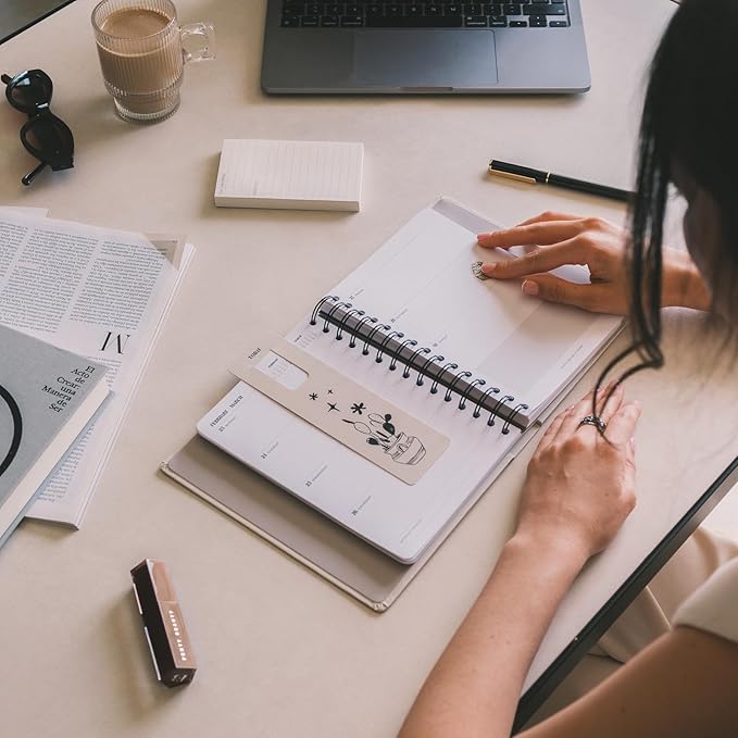 Planner 2025-2026 Gazette - Planner for Women 17 Month(Aug 25/ Dec 26) | Weekly & Monthly Academic planner 2025-2026 | 6.4" x 7.9" | Hardcover Agenda 2025 | Thick paper 120 g/m²