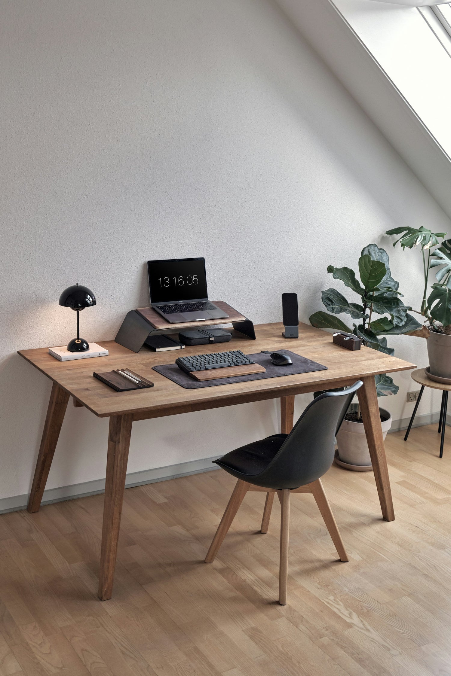 Compact workstation desks for small spaces and efficiency