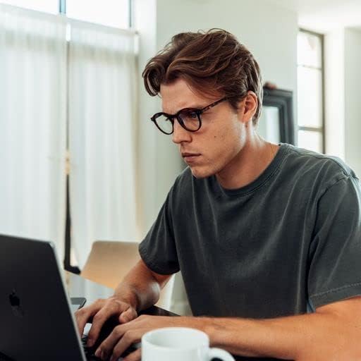 Blue Light Blocking Glasses – Lightweight, Anti-Glare & Eye Strain Relief for Gaming, Reading & Office Use