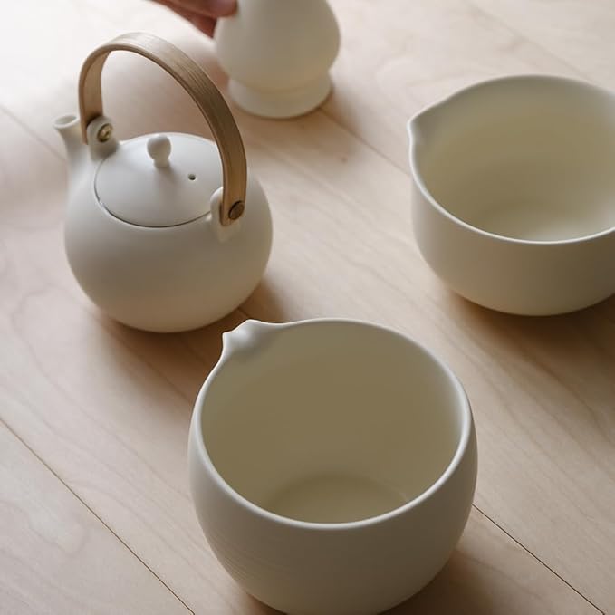 WENSHUO Matcha Whisk Set, Ceramic Matcha Bowl & Whisk Holder, Bamboo Accessory, Modern Design (Matte Crème, Pouring Spout)