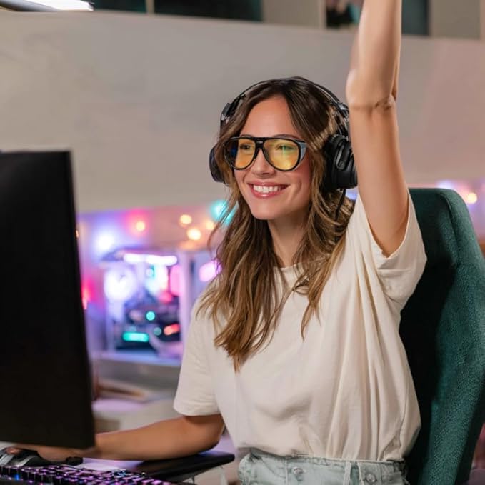 FEISEDY Yellow Lens Gaming Glasses Blue Light Glasses for Woman Men Computer Gamer Eyeglasses Anti Eyestrain Glare G0095