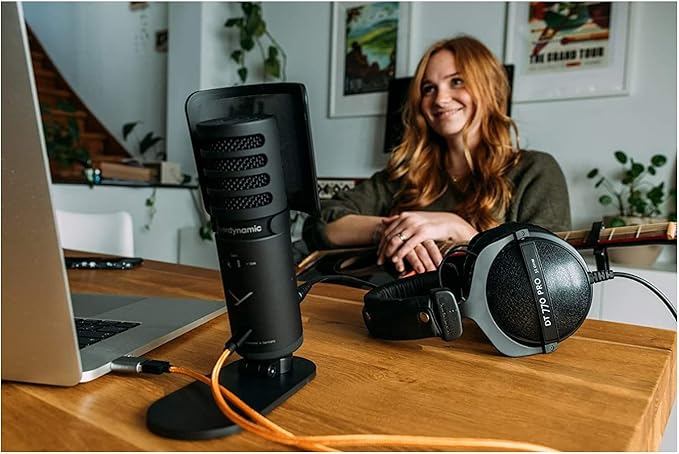 beyerdynamic DT 770 PRO 32 Ohm Over-Ear Headphones in Black. Enclosed Design, Wired for Professional Sound in The Studio and on Mobile Devices Such as Tablets and Smartphones