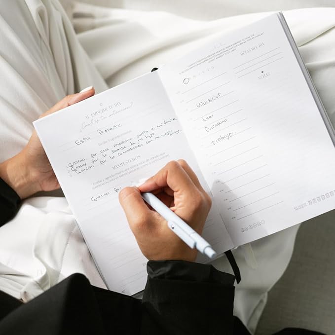 Daily Gratitude Journal & Dreams Planner Undated | For Mindfulness, Purpose & Success | Includes Mirror for Affirmations & Luxury Gift Box (Spanish Edition) – Stay present while achieving your dreams - Diario de Sueños y Gratitud