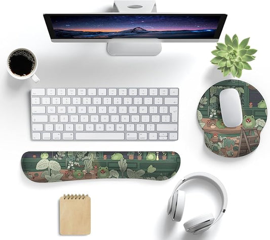 Cute Frog Mouse Pad with Wrist Rest Kawaii Green Decor Pain Relief Mat, Ergonomic Mouse Pad for Desk Computer Keyboard Laptop, Desk Decor Office Accessories for Girl Wrist Rest for Computer Keyboard.
