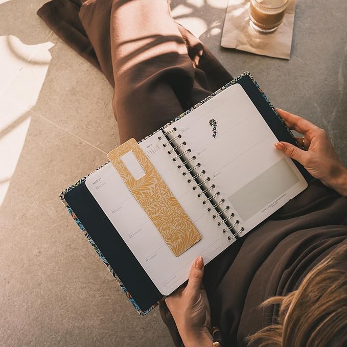 Planner 2025-2026 William Morris Wall Art - Planner for Women 17 Month(Aug 25/ Dec 26) | Weekly & Monthly Academic planner 2025-2026 | 6.4" x 7.9" | Hardcover Agenda 2025 | Thick paper 120 g/m²