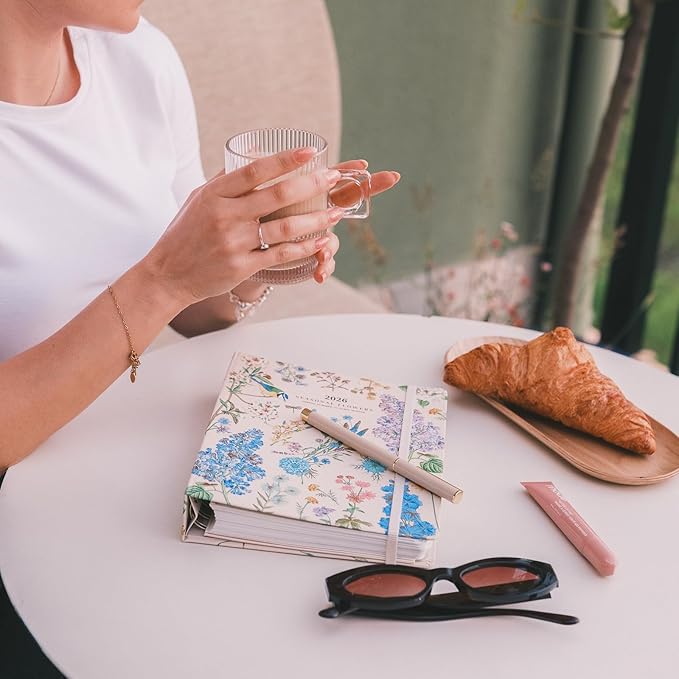 Planner 2025-2026 Seasonal Flowers - Planner for Women 17 Month(Aug 25/ Dec 26) | Weekly & Monthly Academic planner 2025-2026 | 6.4" x 7.9" | Hardcover Agenda 2025 | Thick paper 120 g/m²