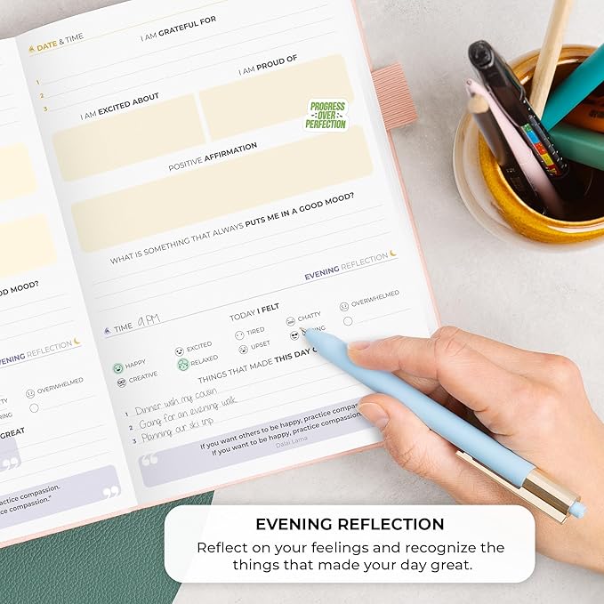 Clever Fox Four-Minute Journal – Daily Positivity Journal with Prompts – Motivational Affirmation, Mental Health & Habit Tracker (Light Pink)