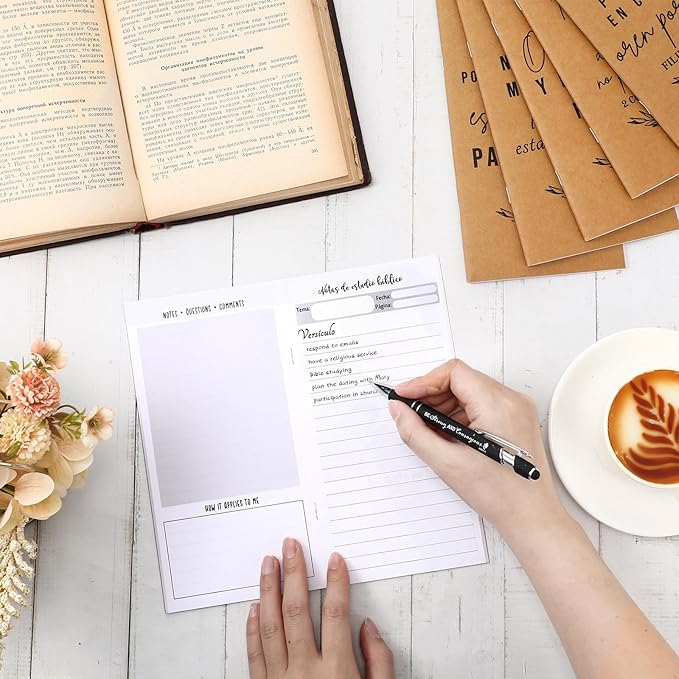 Qilery 30 Pcs Christian Gifts Bulk Pocket Planner 2025-2026 Prayer Journals for Women Men to Do List Weekly Goals for Pastors' Wives Appreciation Day Church Sunday School(Kraft Color,Spanish Bible)