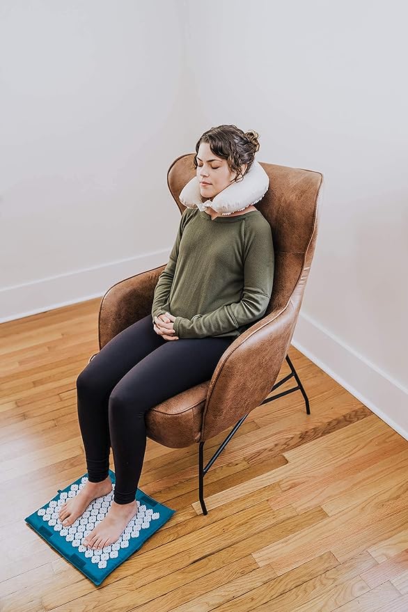 Kanjo Travel Acupressure Set | Acupressure Neck Pillow & Compact Acupressure Mat for Neck, Foot & Back Pain Relief| Travel Pillow & Travel Mat Set for Stress Relief & Relaxation