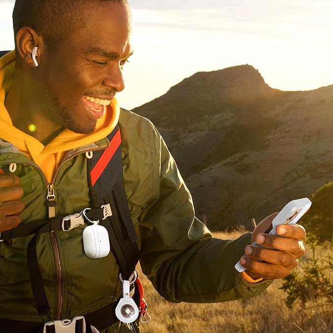 Dreem Om Case Cover with Keychain Clip Compatible with AirPods 4 for Apple AirPods 4th Generation, Vegan Leather AirPod Case for Men & Women, Luxury Earbuds Accessory for iPhone - White