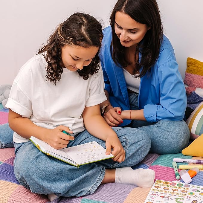 Clever Fox Kids’ Journal – Daily Feelings & Gratitude Notebook for 8+ Children – Child’s Planner & Mood Tracker for Journaling & Writing (Apple Green)