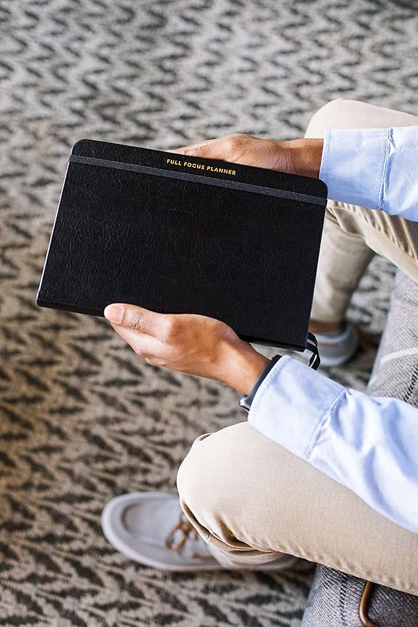 Full Focus Leather Planner by Michael Hyatt - The #1 Daily Planner to Set Annual Goals, Increase Focus, Eliminate Overwhelm, and Achieve Your Biggest Goals - Hardcover (Black)